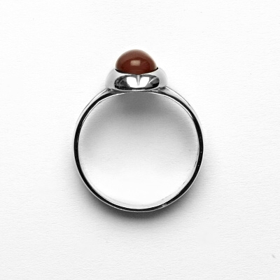 Zlatý prsten, bílé zlato, přírodní červený achát - T 1374