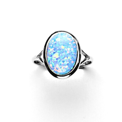 Zlatý prsten, syntetický světle modrý opál, bílé zlato - T 1454