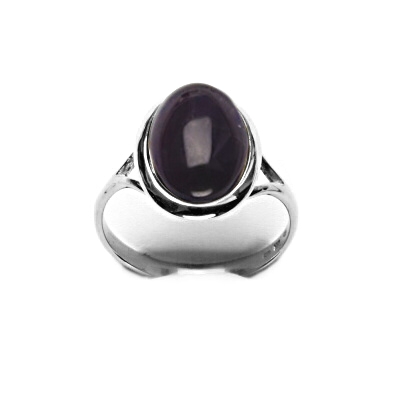 Zlatý prsten, přírodní tmavý ametyst, bílé zlato - T 1454 m
