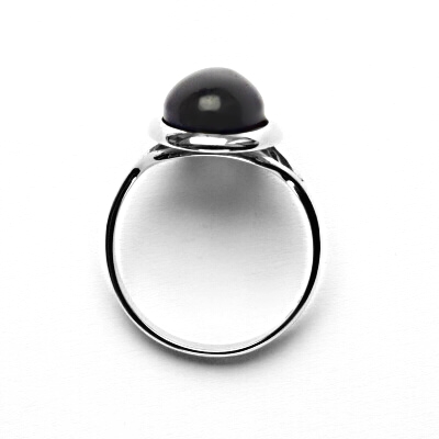 Zlatý prsten, přírodní tmavý ametyst, bílé zlato - T 1454 m