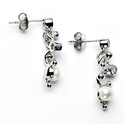 Stříbrné náušnice, čiré zirkony, přírodní bílá perla 4,5 mm