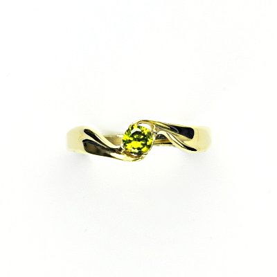 Zlatý prsten se zirkonem olivín, žluté zlato, T 1026