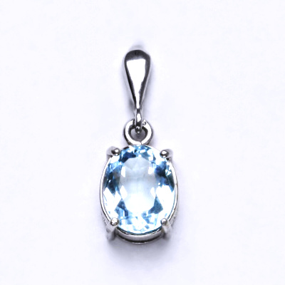 Zlatý přívěsek, bílé i žluté zlato, přírodní topaz sky 9x7 mm, P 1244