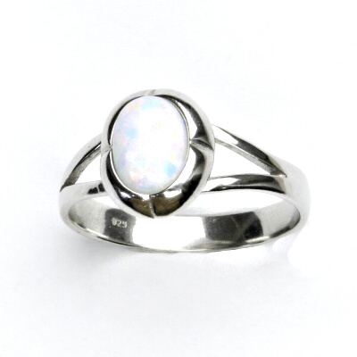 Zlatý prsten, bílé i žluté zlato, bílý syntetický opál - T 1374