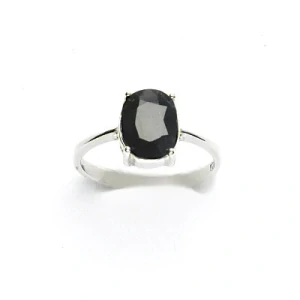 Stříbrný prsten, přírodní černý safír 10x8 mm -  T 1242