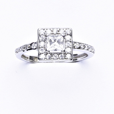 Stříbrný prsten se syntetickým zirkonem VR 270