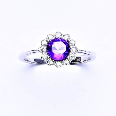 Zlatý prsten, bílé zlato, přírodní tmavý ametyst, čiré zirkony, T 1495