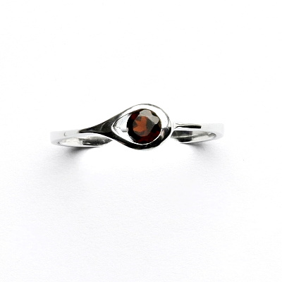 Stříbrný prsten, přírodní granát, VR 5