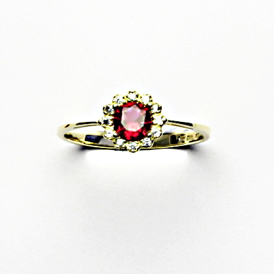 Zlatý prsten, žluté i bílé zlato, červený zirkon, čiré zirkony - T 1495