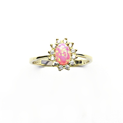 Zlatý prsten Kate, syntetický růžový opál, čiré zirkony, žluté i bílé zlato - T 1480