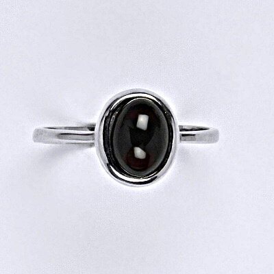Zlatý prsten, bílé i žluté zlato, přírodní Granát 8x6 mm - T 1355
