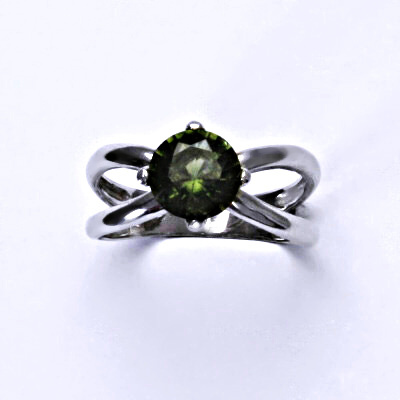 Zlatý prsten, bílé i žluté zlato, přírodní vltavín 7 mm - T 1265