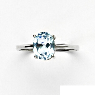 Zlatý prsten, bílé i žluté zlato, přírodní topaz sky 9x7 mm, T 1244