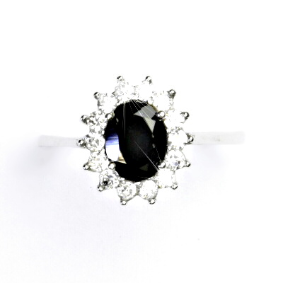 Stříbrný prsten Kate, přírodní černý spinel - pleonast, čiré zirkony, T 1507