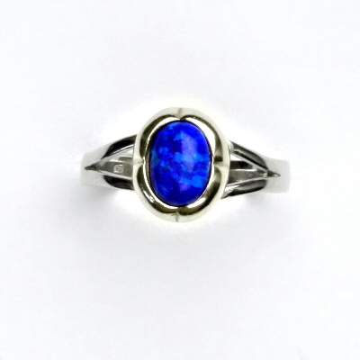 Zlatý prsten, bílé i žluté zlato, tmavě modrý syntetický opál - T 1374