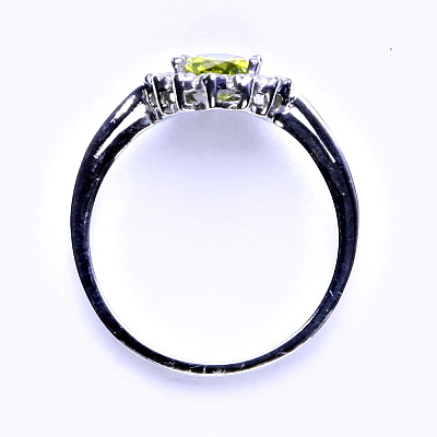 Stříbrný prsten, zirkon olivín, čiré zirkony, T 1495