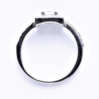 Stříbrný prsten se syntetickým zirkonem VR 270