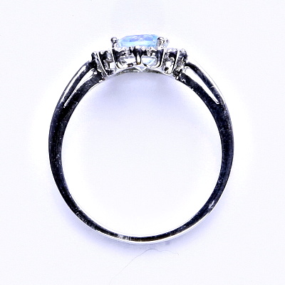 Zlatý prsten, bílé zlato, přírodní topaz sky, čiré zirkony, T 1495