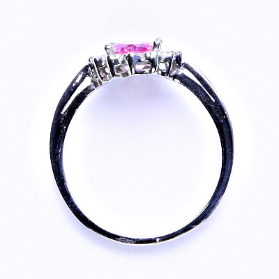 Zlatý prsten, bílé zlato, růžový zirkon, čiré zirkony, T 1495