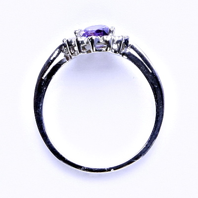 Zlatý prsten, bílé zlato, zirkon ametyst, čiré zirkony, T 1495