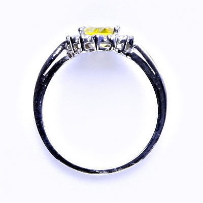 Zlatý prsten, bílé zlato, žlutý zirkon, čiré zirkony, T 1495