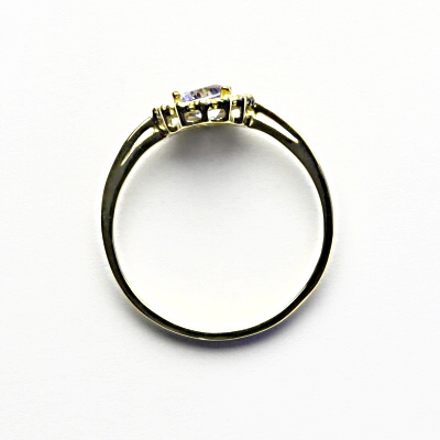 Zlatý prsten, žluté zlato, zirkon lavender, čiré zirkony, T 1495