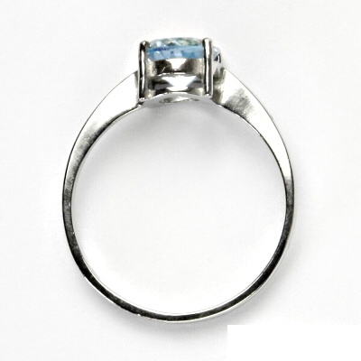 Zlatý prsten, bílé i žluté zlato, přírodní topaz sky 9x7 mm, T 1244