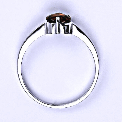 Zlatý prsten , bílé i žluté zlato, přírodní kámen granát - T 1362