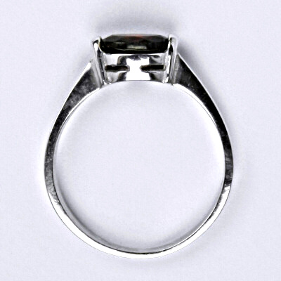 Stříbrný prsten s přírodním kamenem, granát 7 x 5 mm VR 115