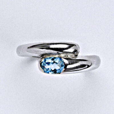 Stříbrný prsten s přírodním topazem 5 x 4 mm VR 289