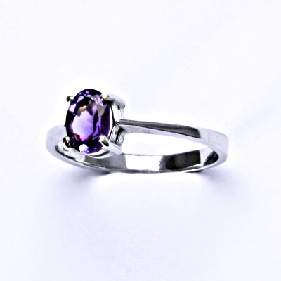 Zlatý prsten, přírodní tmavý ametyst, bílé i žluté zlato -  T 1246 
