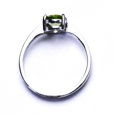 Stříbrný prsten, přírodní olivín 6 mm - T 1250 