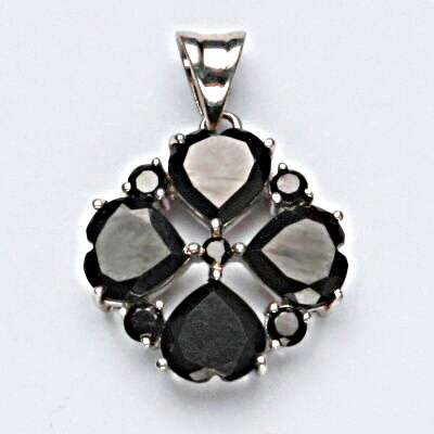 Stříbrný přívěsek s přírodními granáty, přírodní granát, přívěšek ze stříbra 4,33 g