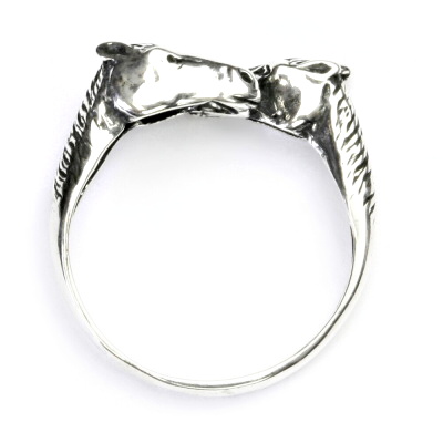 Stříbrný prsten s patinou, koně, prstýnek ze stříbra s motivem koně, T 69