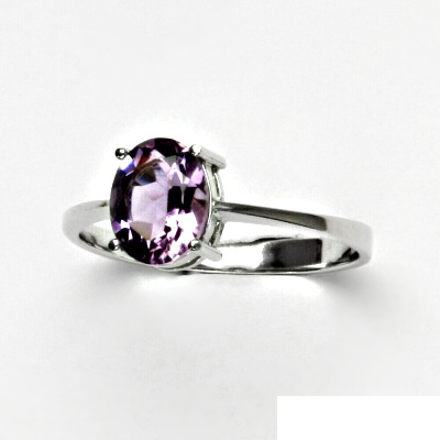 Zlatý prsten, přírodní světlý ametyst, bílé i žluté zlato - T 1244 