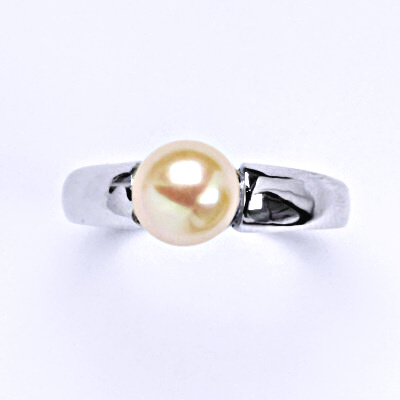 Stříbrný prsten s lososovou přírodní perlou 8 mm, T 1180