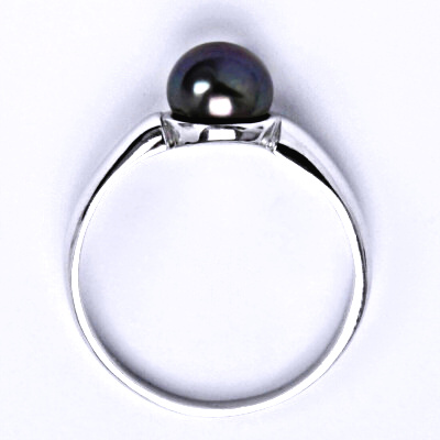 Stříbrný prsten s černou přírodní perlou 8 mm, T 1180