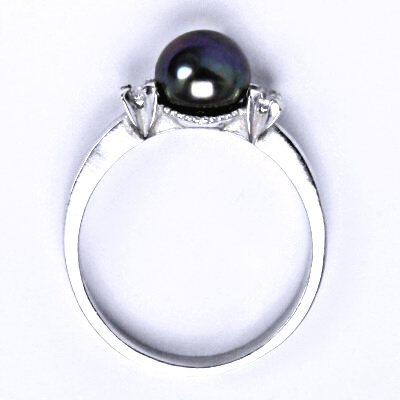 Stříbrný prsten s černou přírodní perlou 8 mm, T 1207