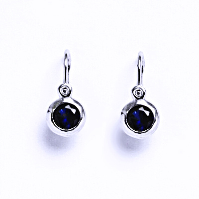 Stříbrné dětské naušnice se zirkonem (barva Spinel)NK 1317