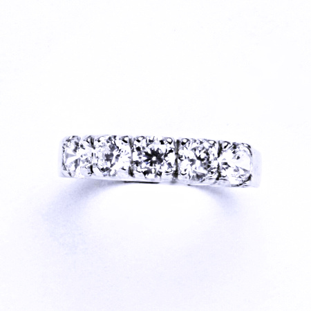 Stříbrný prsten se syntetickým zirkonem VR 105