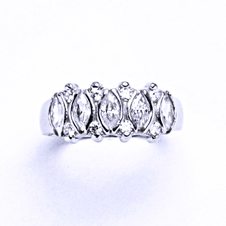 Stříbrný prsten se syntetickým zirkonem VR160