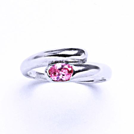 Stříbrný prsten se syntetickým zirkonem (růžový zirkon) VR 289