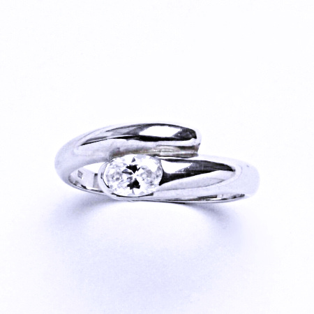 Stříbrný prsten se syntetickým zirkonem VR 289