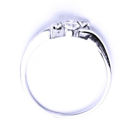 Stříbrný prsten se syntetickým zirkonem VR 218