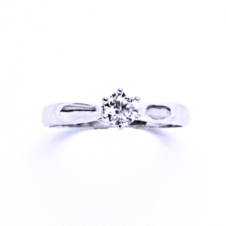 Stříbrný prsten se syntetickým zirkonem VR 329