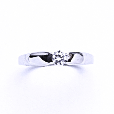 Stříbrný prsten se syntetickým zirkonem VR 126