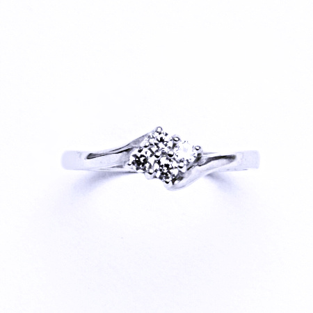 Stříbrný prsten se syntetickým zirkonem VR 135