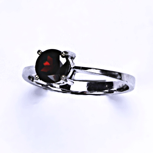 Stříbrný prsten, přírodní granát 6 mm - T 1250