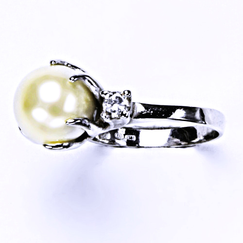 Stříbrný prsten s umělou bílou perlou, šperky, T 1190 