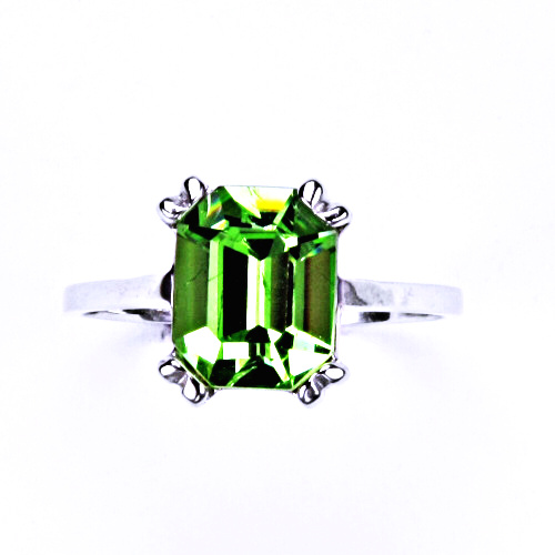 Stříbrný prsten s krystalem peridot, T 1201 